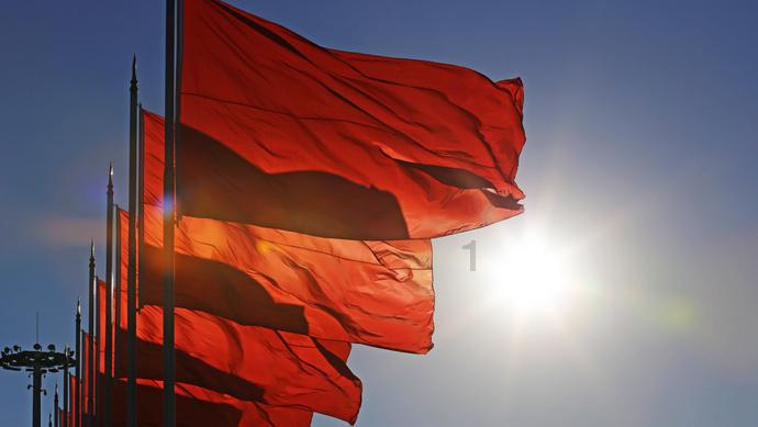 面对曹操进攻，刘备带十万百姓撤离，为何被说虚伪？游戏画面