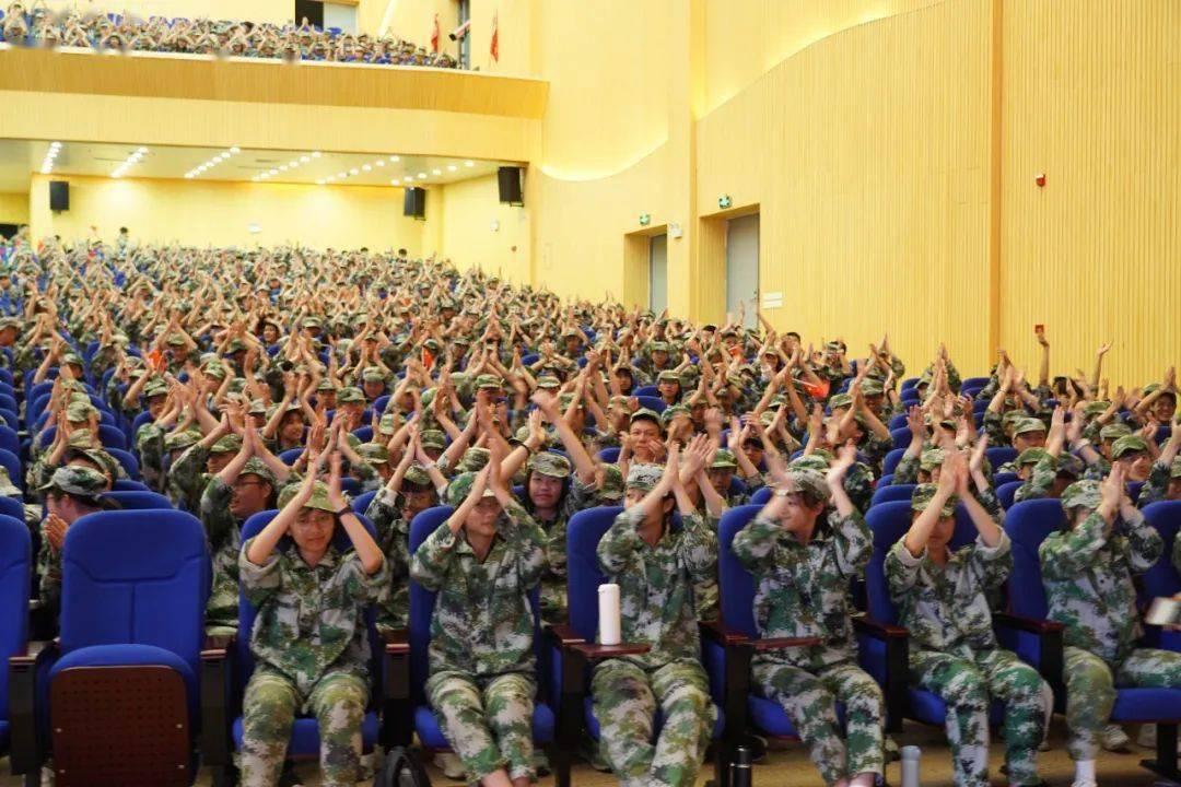 一场聚会,彻底戳穿了吴启华的“江湖地位”