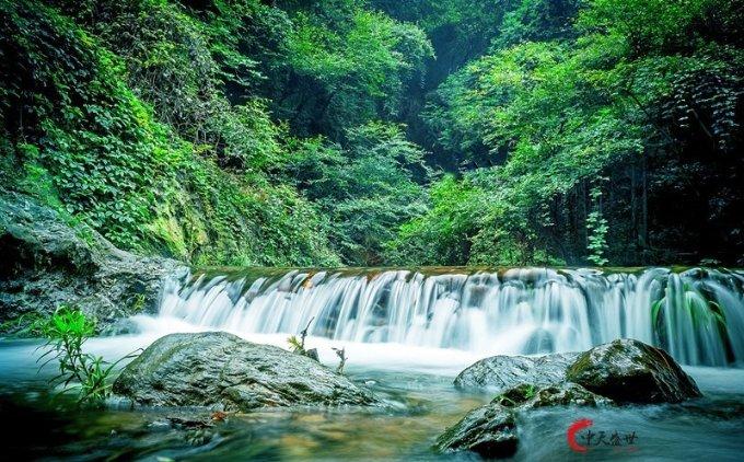 卡通红色汽车拼图